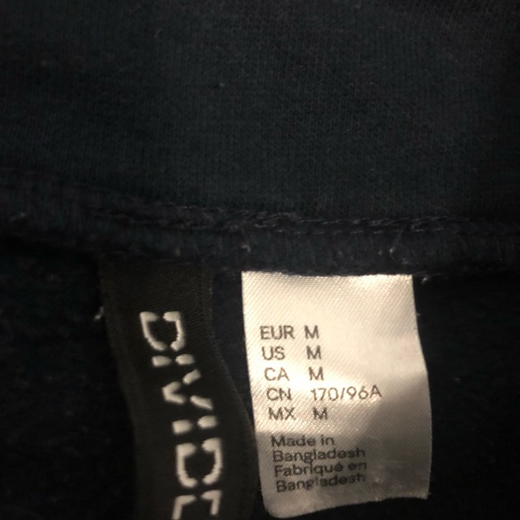 H&M Graphic Quarter Zip - Picture 2 of 2